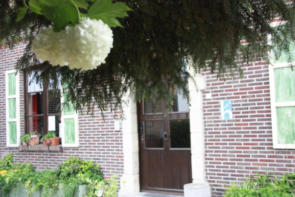 Hotel Troopeird Кортрейк Экстерьер фото